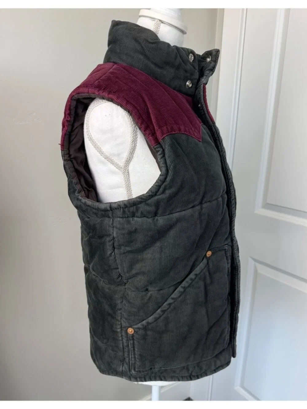 True Religion Corduroy Puffer Vest Burgundy Gray Mens M Snap Retro Western